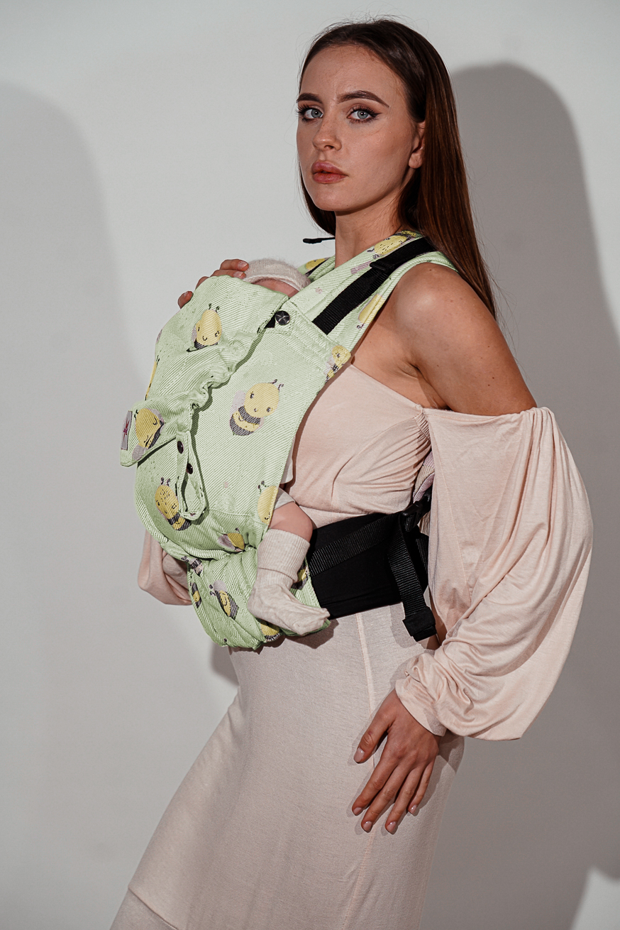 Baby Carrier Flip X Wonder Bee Lorenz